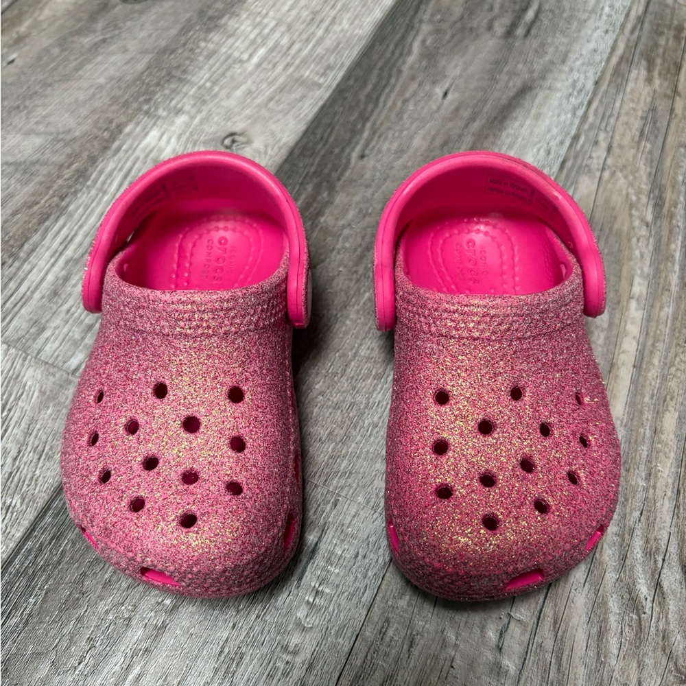 CROCS - NWOT - Kids Classic Glitter Pink Shoes size Toddler 5